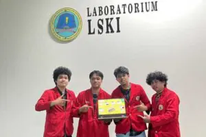 rancang-alat-pemantau-polusi-udara-mahasiswa-unhas-menangkan-hadiah-170-juta-rupiah-300x200 rancang-alat-pemantau-polusi-udara-mahasiswa-unhas-menangkan-hadiah-170-juta-rupiah-300x200