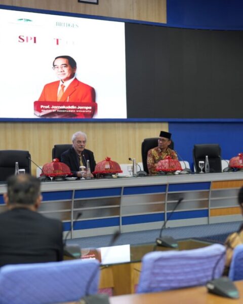 unhas-perkuat-ekosistem-riset-dunia-lewat-dialog-khusus-bersama-ilmuwan-peraih-nobel-2-1024x682