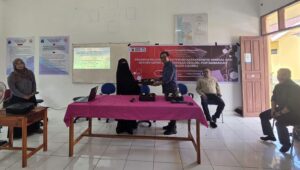 Unhas Gelar Pelatihan Identifikasi Mineral dan Batuan bagi Siswa SMKN 5 Barru
